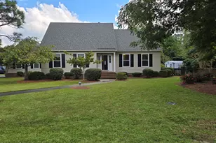 306 Pecan Ln, Laurinburg, NC 28352 - Photo 1
