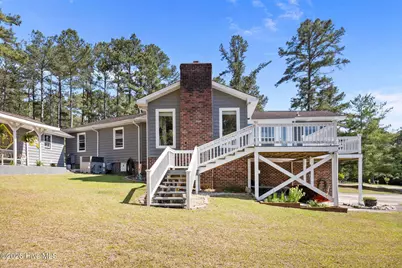 16521 Lakeshore Drive, Wagram, NC 28396 - Photo 7
