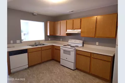 995 W Pueblo Drive, Jacksonville, NC 28546 - Photo 5