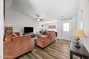 811 E Warner Ct, Hubert, NC 28539 - Photo 5