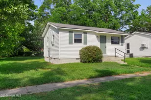 304 N B St, Bridgeton, NC 28519 - Photo 11