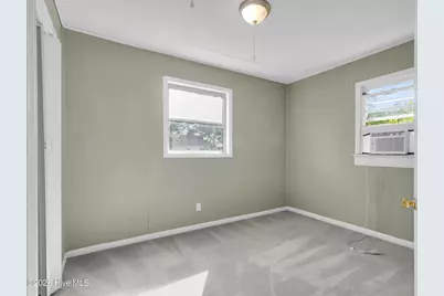 304 N B Street, Bridgeton, NC 28519 - Photo 3