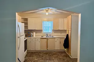 138 W Cir Ct., Fayetteville, NC 28301 - Photo 9