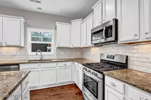 801 Rosedale Dr, Hampstead, NC 28443 - Photo 9