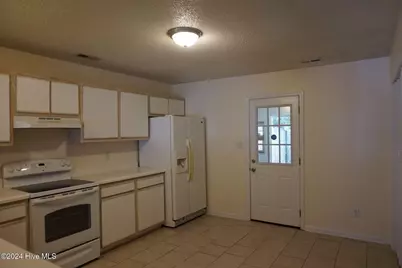 109 Spring Meadow Circle, Jacksonville, NC 28546 - Photo 5