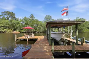 2406 Harbor Island Rd, New Bern, NC 28562 - Photo 9
