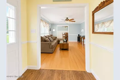 305 Lakeview Avenue, Lake Waccamaw, NC 28450 - Photo 5