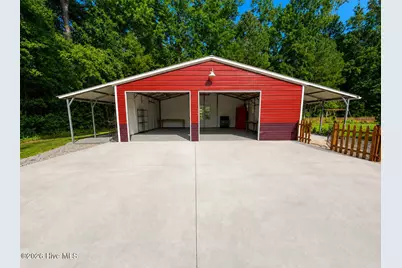 305 Lakeview Avenue, Lake Waccamaw, NC 28450 - Photo 45
