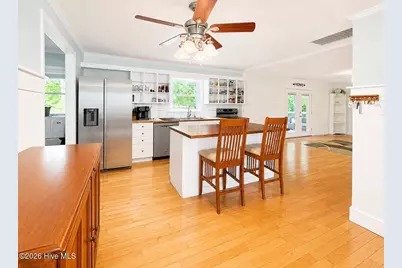 305 Lakeview Avenue, Lake Waccamaw, NC 28450 - Photo 11