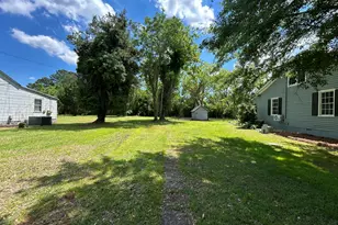317 W Grubb St, Hertford, NC 27944 - Photo 1