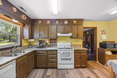 102 Greenbriar Drive, Jacksonville, NC 28546 - Photo 17
