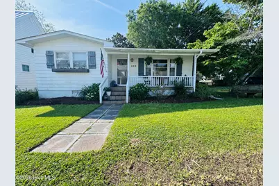 209 S Walnut Street, Swansboro, NC 28584 - Photo 1