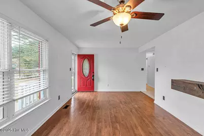 203 Pineview Road, Jacksonville, NC 28546 - Photo 5