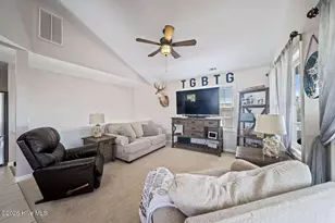 813 Driftwood Dr, Hampstead, NC 28443 - Photo 5