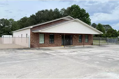 906 N Breazeale Avenue, Mount Olive, NC 28365 - Photo 1
