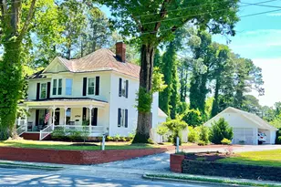 612 College St, Clinton, NC 28328 - Photo 1