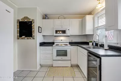 139 NE 39th Street, Oak Island, NC 28465 - Photo 17