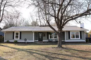 425 Palmetto Ct, Jacksonville, NC 28546 - Photo 1