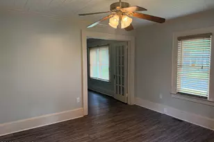 302 N Brevard St, Selma, NC 27576 - Photo 5