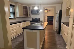 302 N Brevard St, Selma, NC 27576 - Photo 9