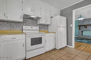 1207 N Topsail Dr, Surf City, NC 28445 - Photo 33