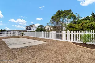 1207 N Topsail Dr, Surf City, NC 28445 - Photo 9