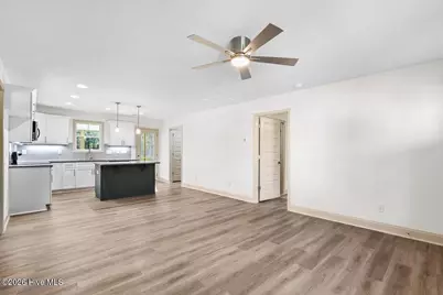 305 N West Street, Roseboro, NC 28382 - Photo 9