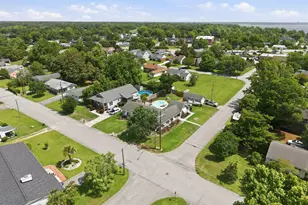 602 W Broad St, Swansboro, NC 28584 - Photo 17