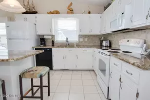 6820 Ocean Dr, Emerald Isle, NC 28594 - Photo 17