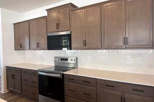 913 Peckham Lp, Aberdeen, NC 28315 - Photo 3