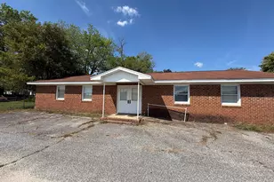 212 S Gillespie St, Elizabethtown, NC 28337 - Photo 1