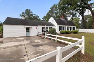 206 Woodland Dr, Clinton, NC 28328 - Photo 3