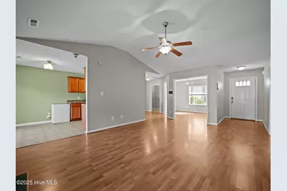 101 Berwick Court, Jacksonville, NC 28546 - Photo 3