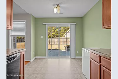 101 Berwick Court, Jacksonville, NC 28546 - Photo 7