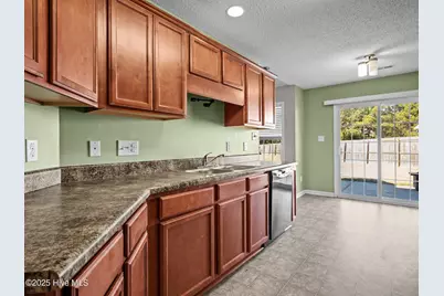 101 Berwick Court, Jacksonville, NC 28546 - Photo 5