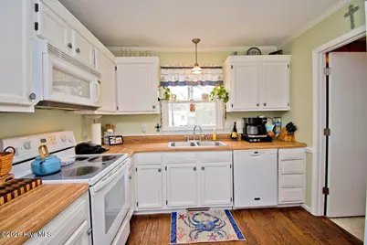 915 Sunset Boulevard, Newport, NC 28570 - Photo 19