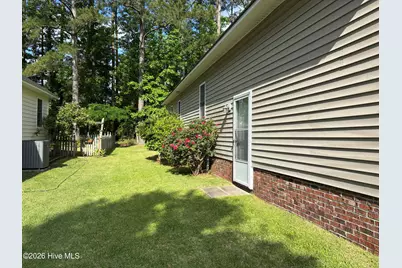 328 Lakemere Drive, New Bern, NC 28562 - Photo 9