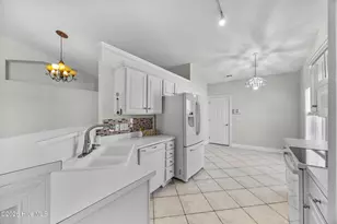 208 Waters Point Ct, Wilmington, NC 28412 - Photo 7