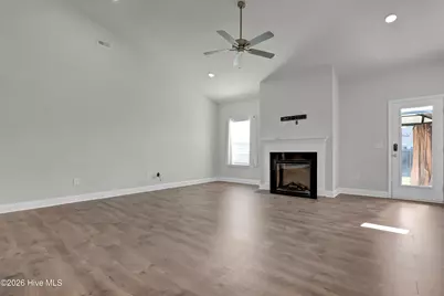 805 Washington Square, Richlands, NC 28574 - Photo 13