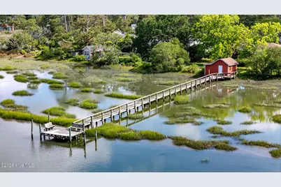 814 S Yaupon Terrace, Morehead City, NC 28557 - Photo 3