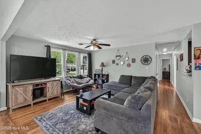 512 Woodhaven Drive, Jacksonville, NC 28540 - Photo 5