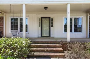 221 Pinewood Cir, Goldsboro, NC 27534 - Photo 5