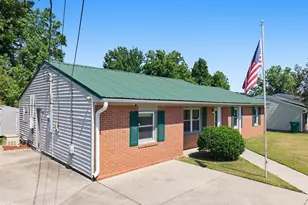 202 Tower Dr, Jacksonville, NC 28546 - Photo 3
