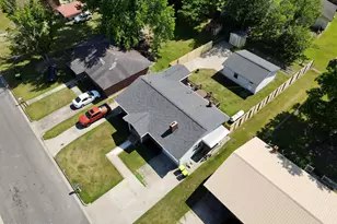 215 N Edgewood Ave, Williamston, NC 27892 - Photo 5