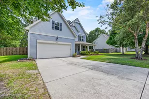 105 Pagoda Ct, Hampstead, NC 28443 - Photo 1