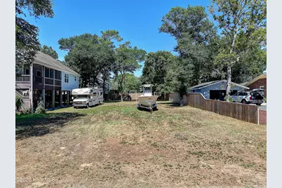 107 NE 35th Street, Oak Island, NC 28465 - Photo 3