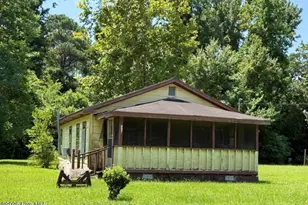 217 W South St, Rose Hill, NC 28458 - Photo 1