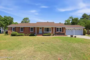 122 Forest Dr, Aberdeen, NC 28315 - Photo 1