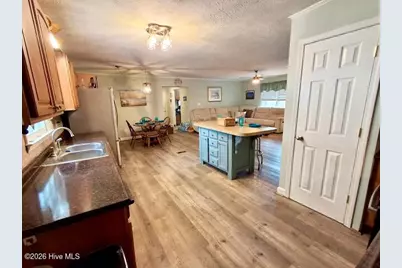 11 Fayetteville Road, Elizabethtown, NC 28337 - Photo 5