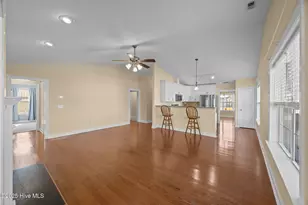 201 Quincy Ct, New Bern, NC 28560 - Photo 9